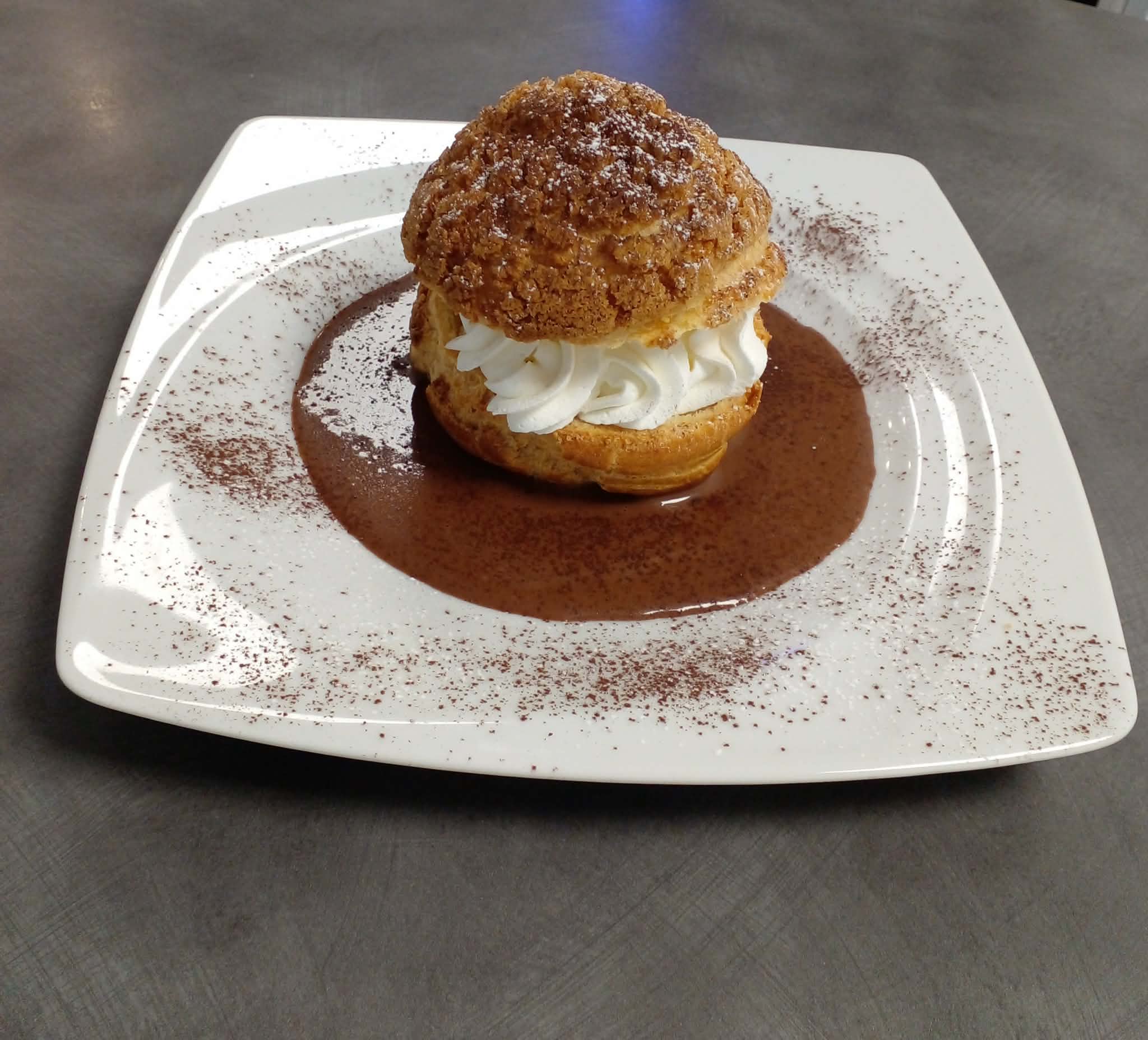Choux Craquelin Chantilly Chocolat
